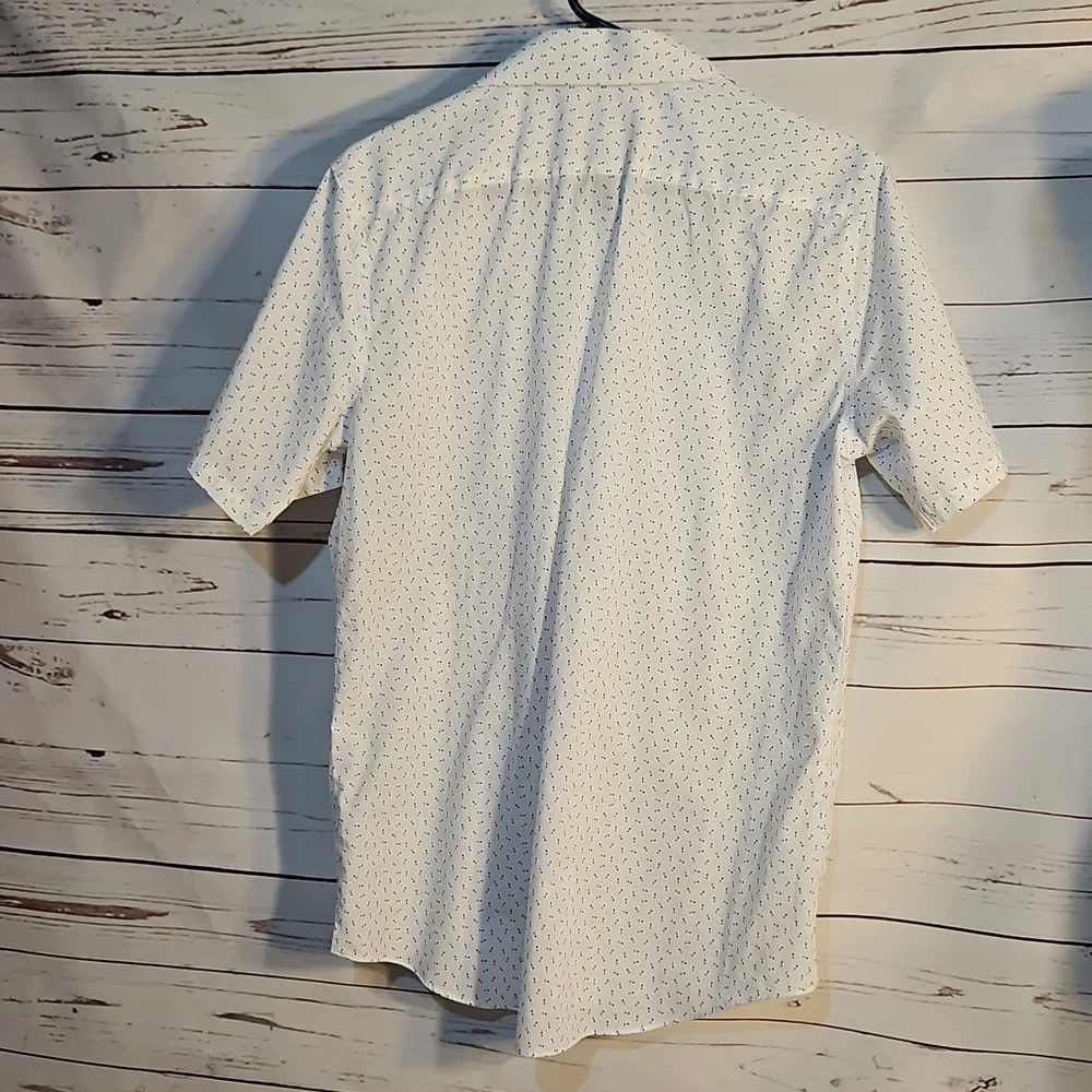 J Ferrar Mens Slim Fit Short Sleeve‎ Button Down Shirt White Blue Dash Medium